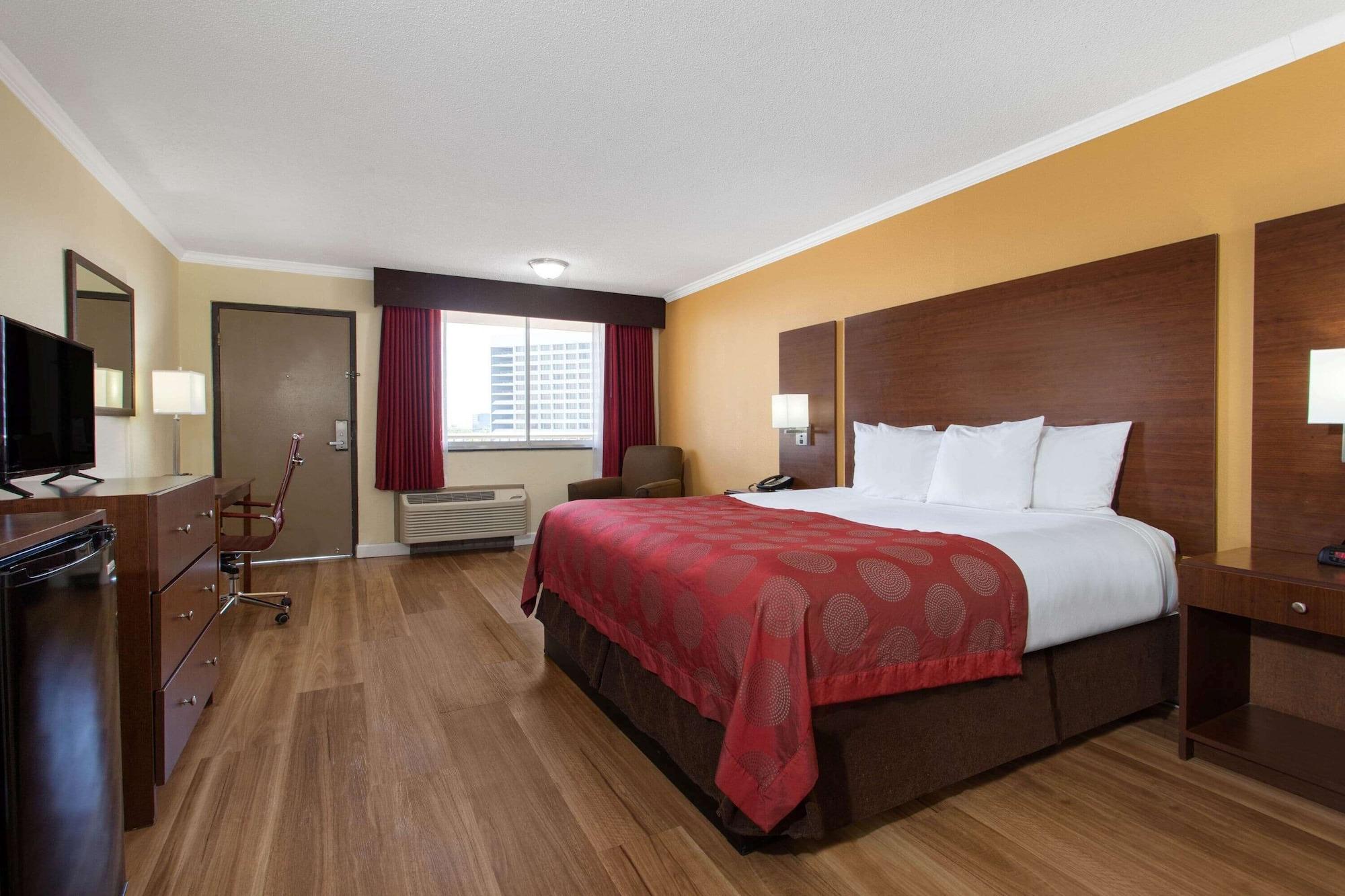 Ramada By Wyndham Tampa Westshore Airport South מראה חיצוני תמונה