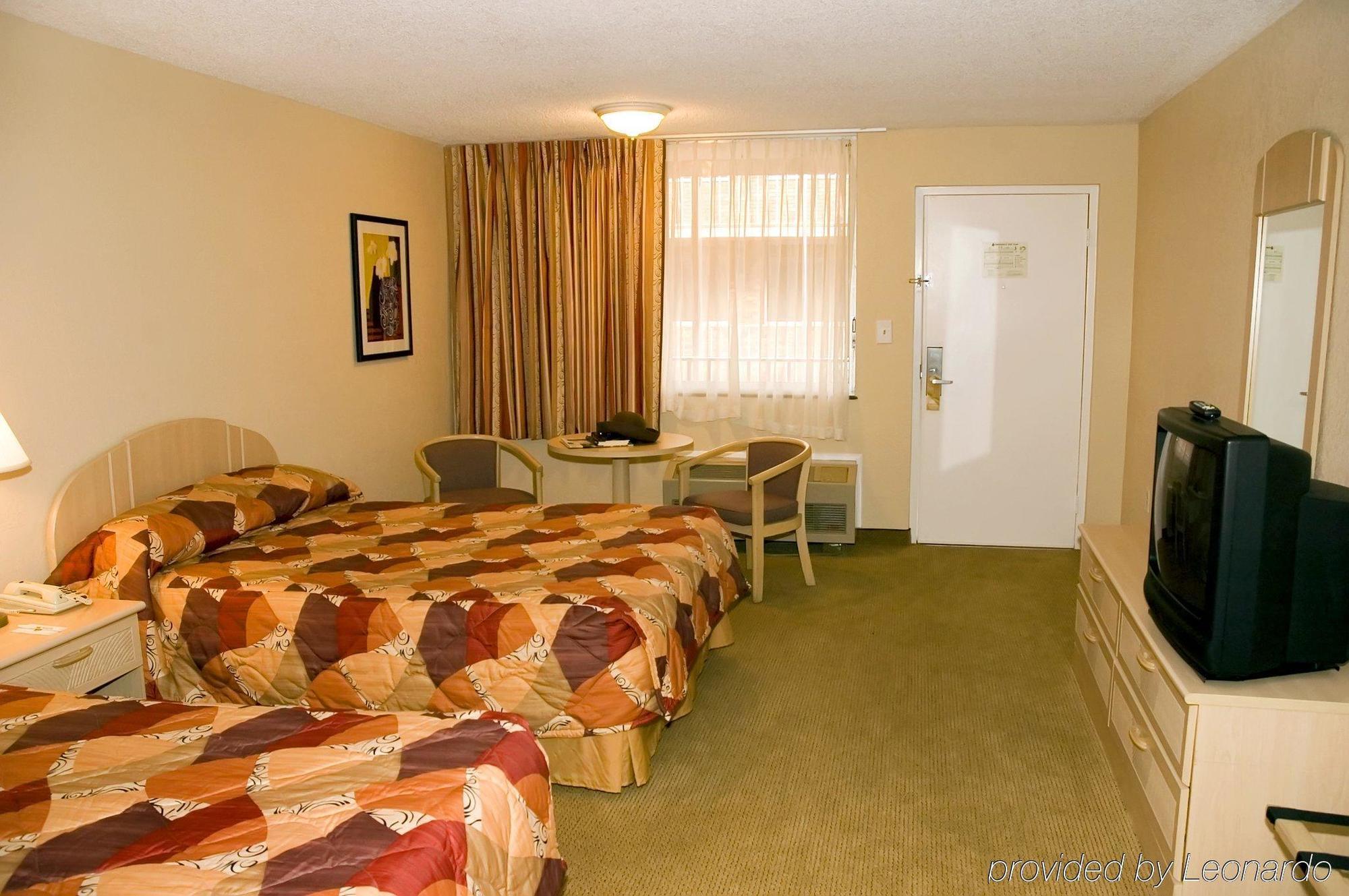 Ramada By Wyndham Tampa Westshore Airport South מראה חיצוני תמונה